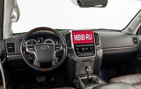 Toyota Land Cruiser 200, 2016 год, 5 990 000 рублей, 6 фотография