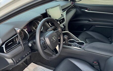 Toyota Camry, 2021 год, 2 950 000 рублей, 8 фотография