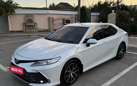 Toyota Camry, 2021 год, 2 950 000 рублей, 2 фотография