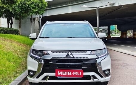 Mitsubishi Outlander III рестайлинг 3, 2021 год, 2 880 690 рублей, 3 фотография
