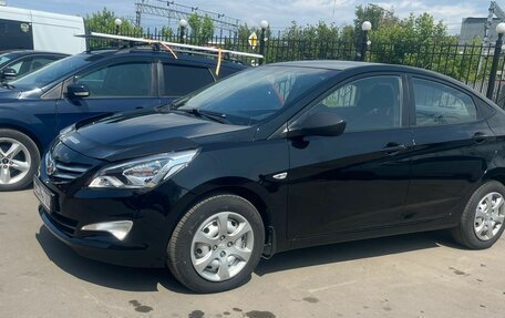 Hyundai Solaris II рестайлинг, 2015 год, 700 000 рублей, 3 фотография