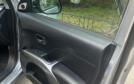 Mitsubishi Outlander III рестайлинг 3, 2006 год, 1 250 000 рублей, 16 фотография