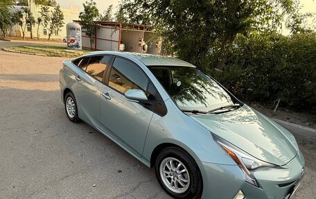 Toyota Prius IV XW50, 2016 год, 1 950 000 рублей, 6 фотография