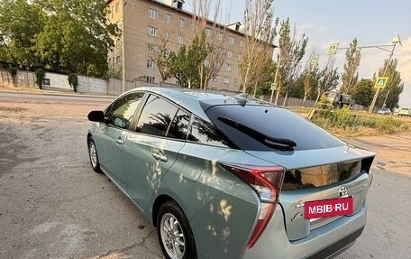 Toyota Prius IV XW50, 2016 год, 1 950 000 рублей, 3 фотография