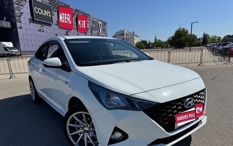 Hyundai Solaris II рестайлинг, 2021 год, 1 950 000 рублей, 1 фотография