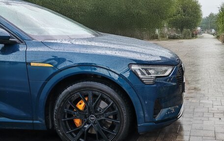 Audi e-tron I, 2021 год, 5 049 000 рублей, 2 фотография