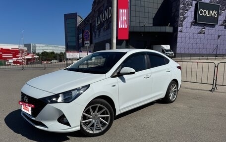 Hyundai Solaris II рестайлинг, 2021 год, 1 950 000 рублей, 2 фотография