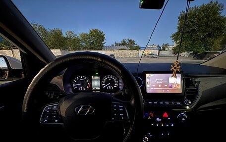 Hyundai Solaris II рестайлинг, 2021 год, 1 950 000 рублей, 8 фотография