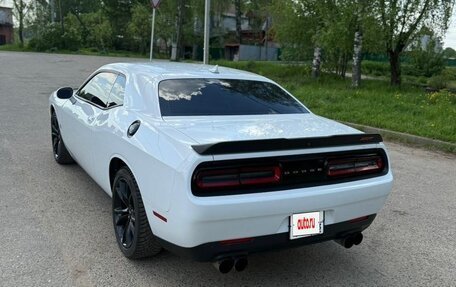 Dodge Challenger III рестайлинг 2, 2017 год, 3 550 000 рублей, 6 фотография