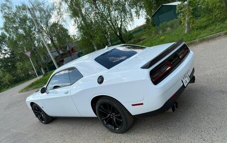 Dodge Challenger III рестайлинг 2, 2017 год, 3 550 000 рублей, 7 фотография