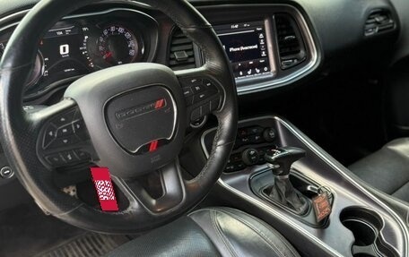 Dodge Challenger III рестайлинг 2, 2017 год, 3 550 000 рублей, 11 фотография