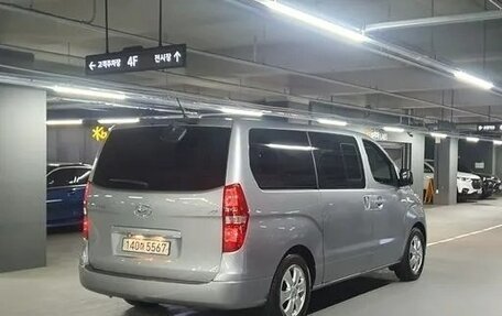 Hyundai Grand Starex Grand Starex I рестайлинг 2, 2020 год, 2 400 000 рублей, 2 фотография