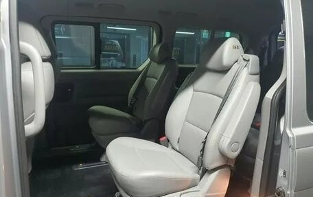 Hyundai Grand Starex Grand Starex I рестайлинг 2, 2020 год, 2 400 000 рублей, 4 фотография