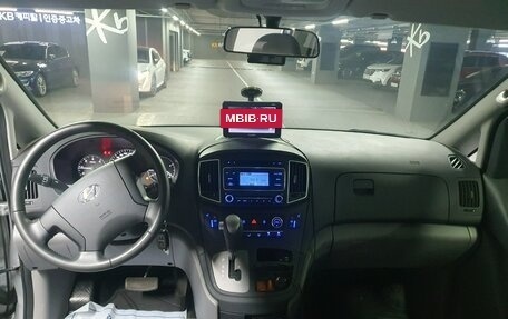 Hyundai Grand Starex Grand Starex I рестайлинг 2, 2020 год, 2 400 000 рублей, 12 фотография