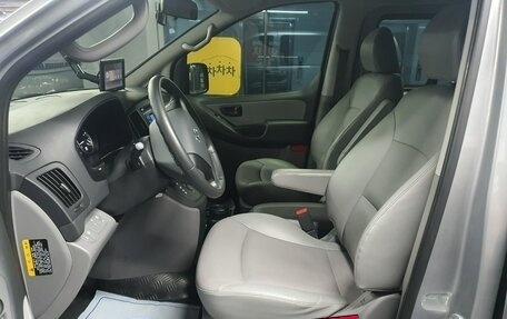 Hyundai Grand Starex Grand Starex I рестайлинг 2, 2020 год, 2 400 000 рублей, 13 фотография