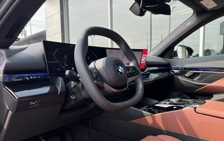 BMW 5 серия, 2025 год, 9 800 000 рублей, 27 фотография