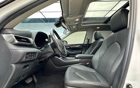 Toyota Highlander, 2022 год, 3 780 000 рублей, 6 фотография