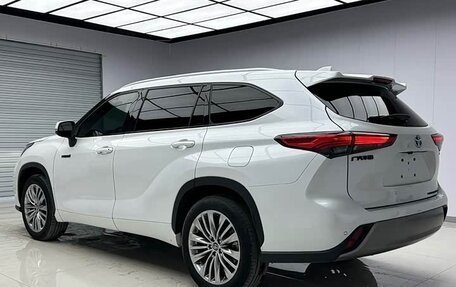 Toyota Highlander, 2022 год, 3 780 000 рублей, 2 фотография