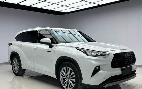 Toyota Highlander, 2022 год, 3 780 000 рублей, 5 фотография