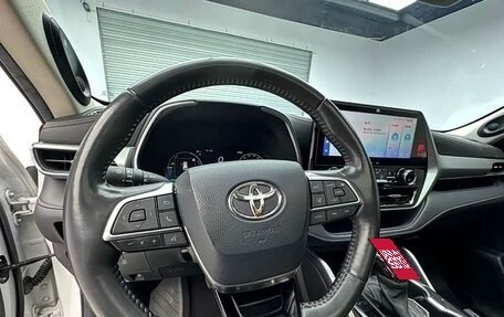 Toyota Highlander, 2022 год, 3 780 000 рублей, 7 фотография