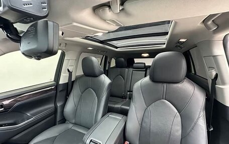 Toyota Highlander, 2022 год, 3 780 000 рублей, 14 фотография