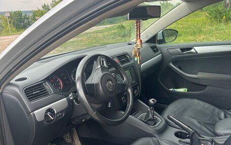 Volkswagen Jetta VI, 2011 год, 950 000 рублей, 6 фотография