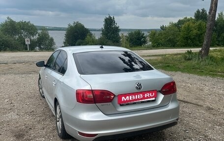 Volkswagen Jetta VI, 2011 год, 950 000 рублей, 2 фотография