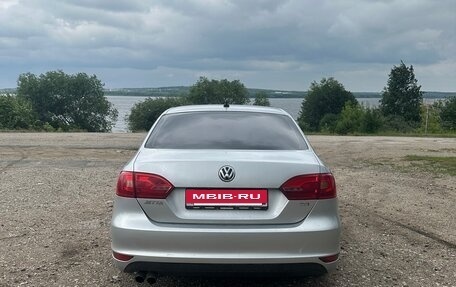 Volkswagen Jetta VI, 2011 год, 950 000 рублей, 5 фотография
