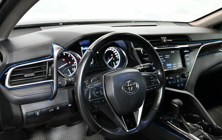 Toyota Camry, 2018 год, 3 000 000 рублей, 12 фотография