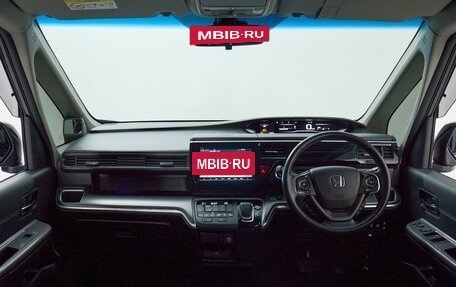 Honda Stepwgn IV, 2018 год, 2 595 000 рублей, 9 фотография