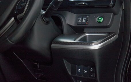 Honda Stepwgn IV, 2018 год, 2 595 000 рублей, 17 фотография
