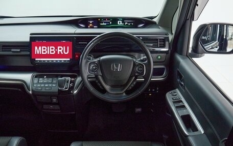 Honda Stepwgn IV, 2018 год, 2 595 000 рублей, 13 фотография