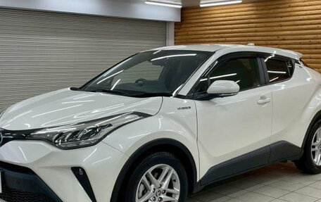 Toyota C-HR I рестайлинг, 2022 год, 1 395 000 рублей, 1 фотография