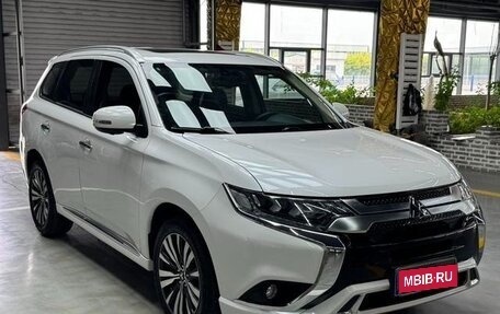 Mitsubishi Outlander III рестайлинг 3, 2022 год, 2 600 887 рублей, 1 фотография