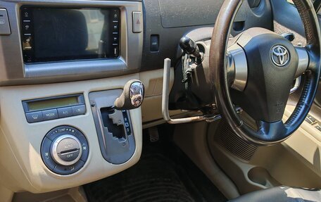 Toyota Passo Sette, 2010 год, 890 000 рублей, 11 фотография