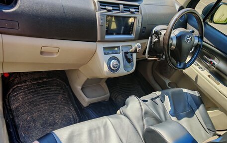 Toyota Passo Sette, 2010 год, 890 000 рублей, 12 фотография