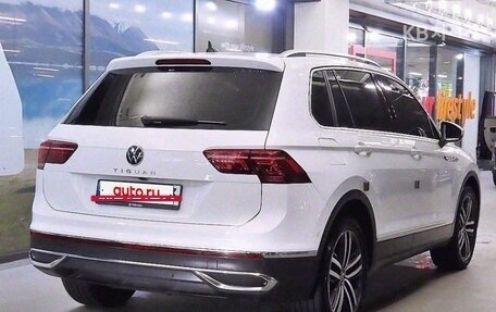 Volkswagen Tiguan II, 2022 год, 3 200 000 рублей, 4 фотография