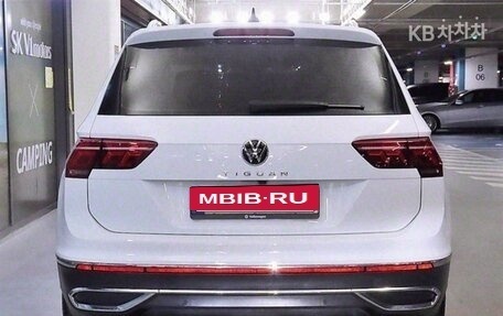 Volkswagen Tiguan II, 2022 год, 3 200 000 рублей, 5 фотография