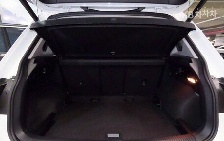 Volkswagen Tiguan II, 2022 год, 3 200 000 рублей, 14 фотография
