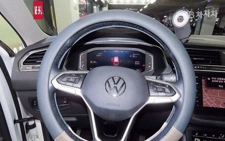 Volkswagen Tiguan II, 2022 год, 3 200 000 рублей, 8 фотография