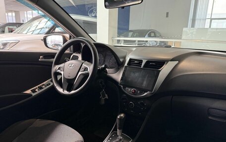 Hyundai Solaris II рестайлинг, 2011 год, 640 000 рублей, 17 фотография