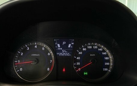 Hyundai Solaris II рестайлинг, 2011 год, 640 000 рублей, 21 фотография