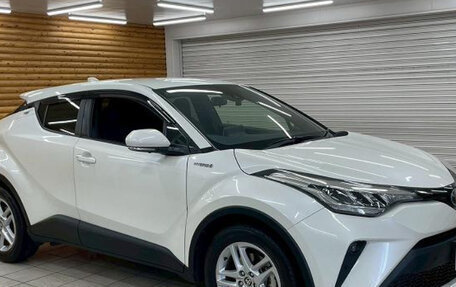 Toyota C-HR I рестайлинг, 2022 год, 1 395 000 рублей, 2 фотография