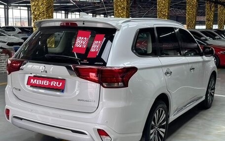 Mitsubishi Outlander III рестайлинг 3, 2022 год, 2 600 887 рублей, 3 фотография