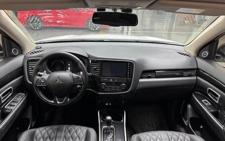 Mitsubishi Outlander III рестайлинг 3, 2022 год, 2 600 887 рублей, 14 фотография
