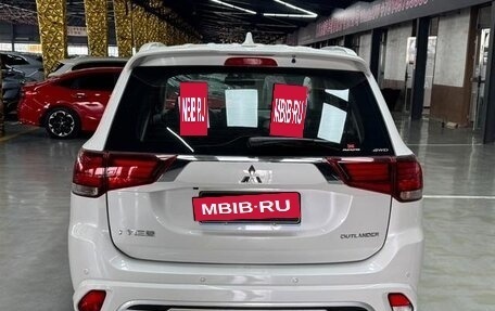 Mitsubishi Outlander III рестайлинг 3, 2022 год, 2 600 887 рублей, 6 фотография