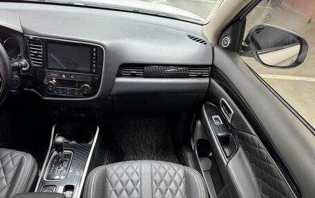 Mitsubishi Outlander III рестайлинг 3, 2022 год, 2 600 887 рублей, 21 фотография