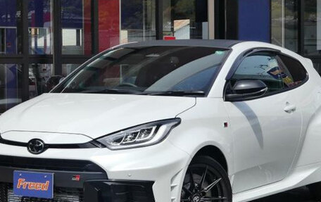 Toyota Yaris, 2022 год, 2 995 000 рублей, 1 фотография