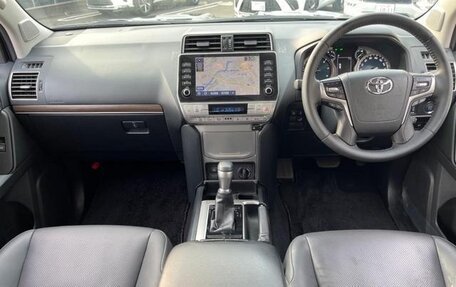 Toyota Land Cruiser Prado 150 рестайлинг 2, 2021 год, 3 176 000 рублей, 11 фотография