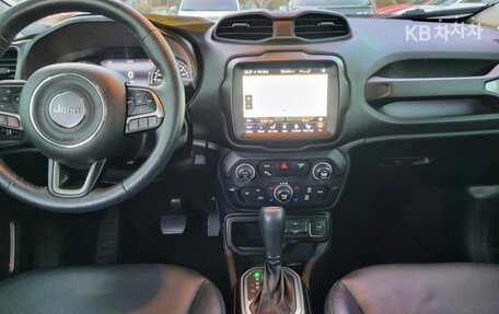 Jeep Renegade I рестайлинг, 2022 год, 2 450 000 рублей, 9 фотография